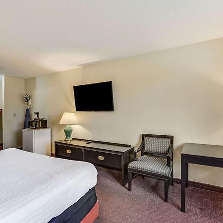 Econo Lodge Whitehall Near Michigan'S Adventure Exterior foto