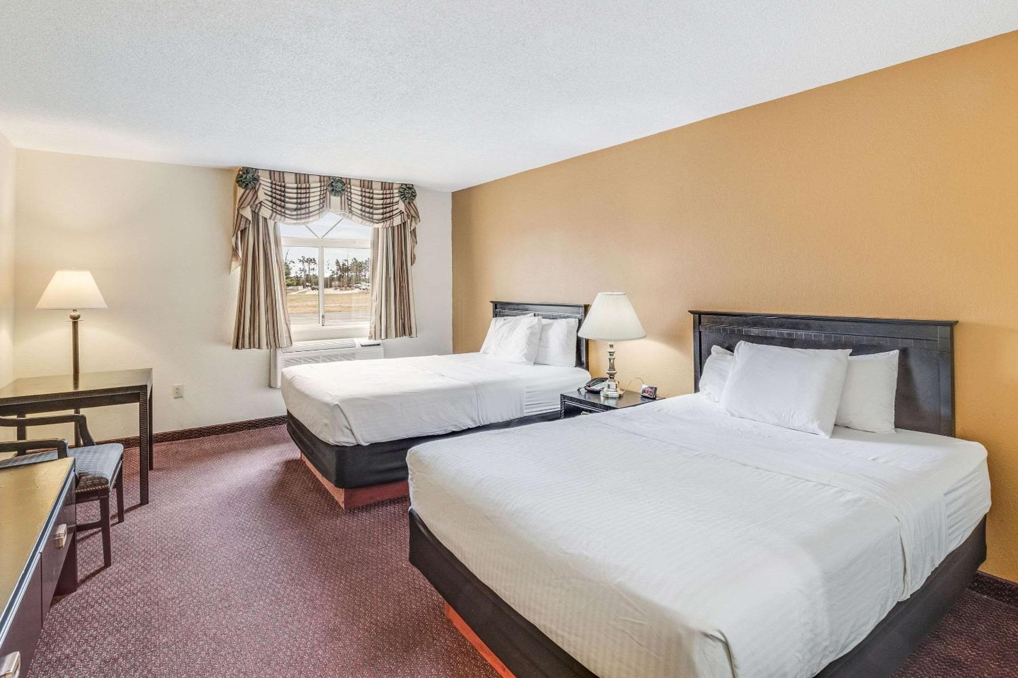 Econo Lodge Whitehall Near Michigan'S Adventure Exterior foto