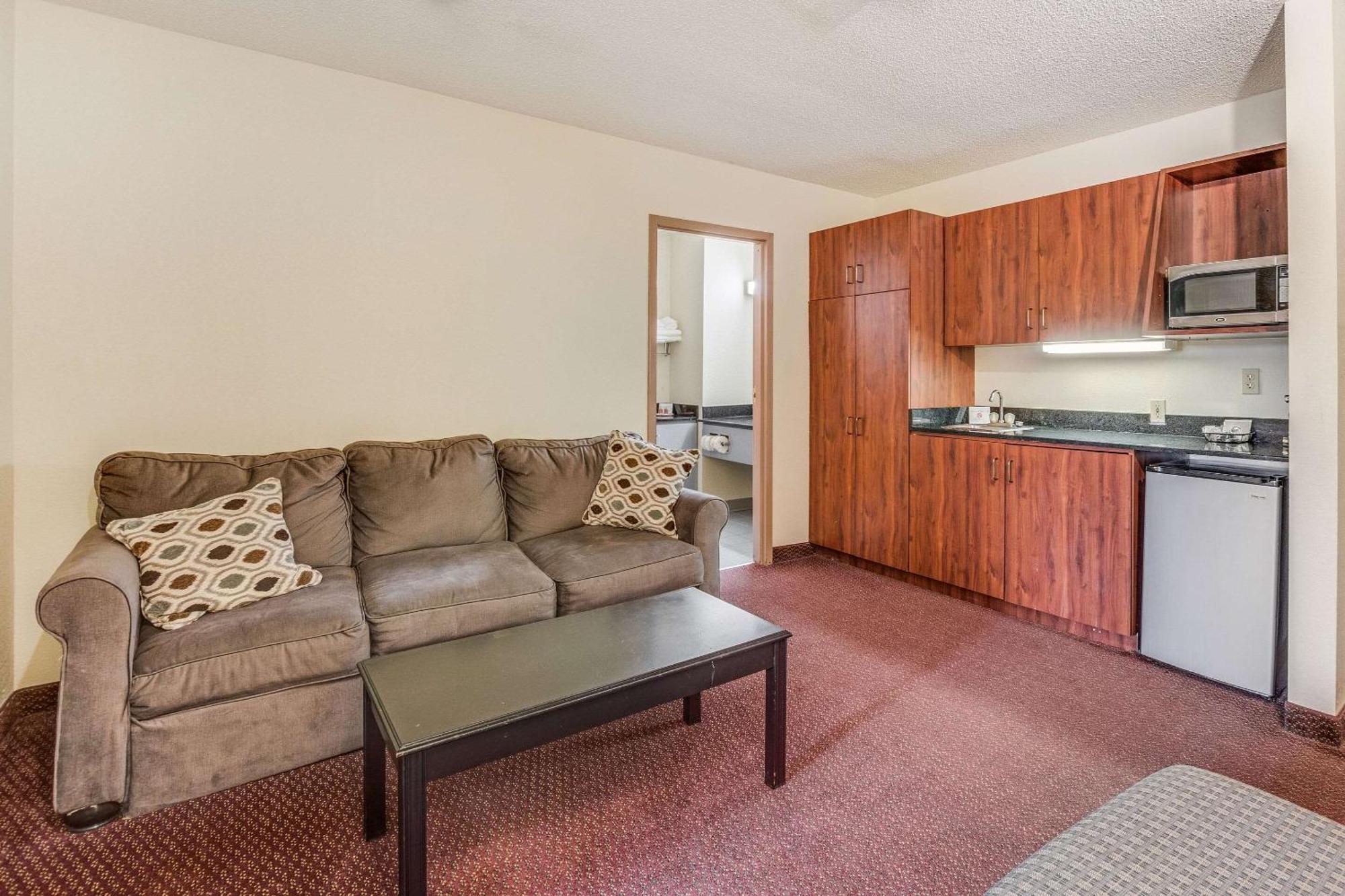 Econo Lodge Whitehall Near Michigan'S Adventure Exterior foto